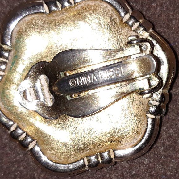 Vintage Nina Ricci Roman head clip earring - Picture 8 of 9